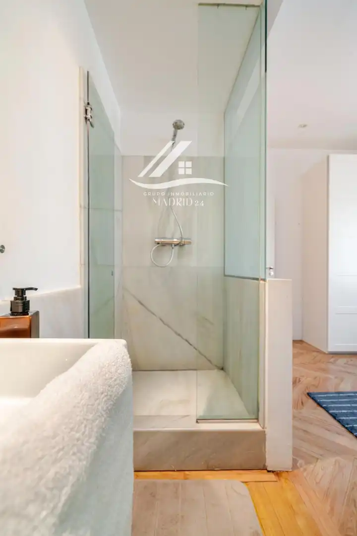Baño de Piso de alquiler en Madrid con Aire acondicionado, Calefacción y Amueblado