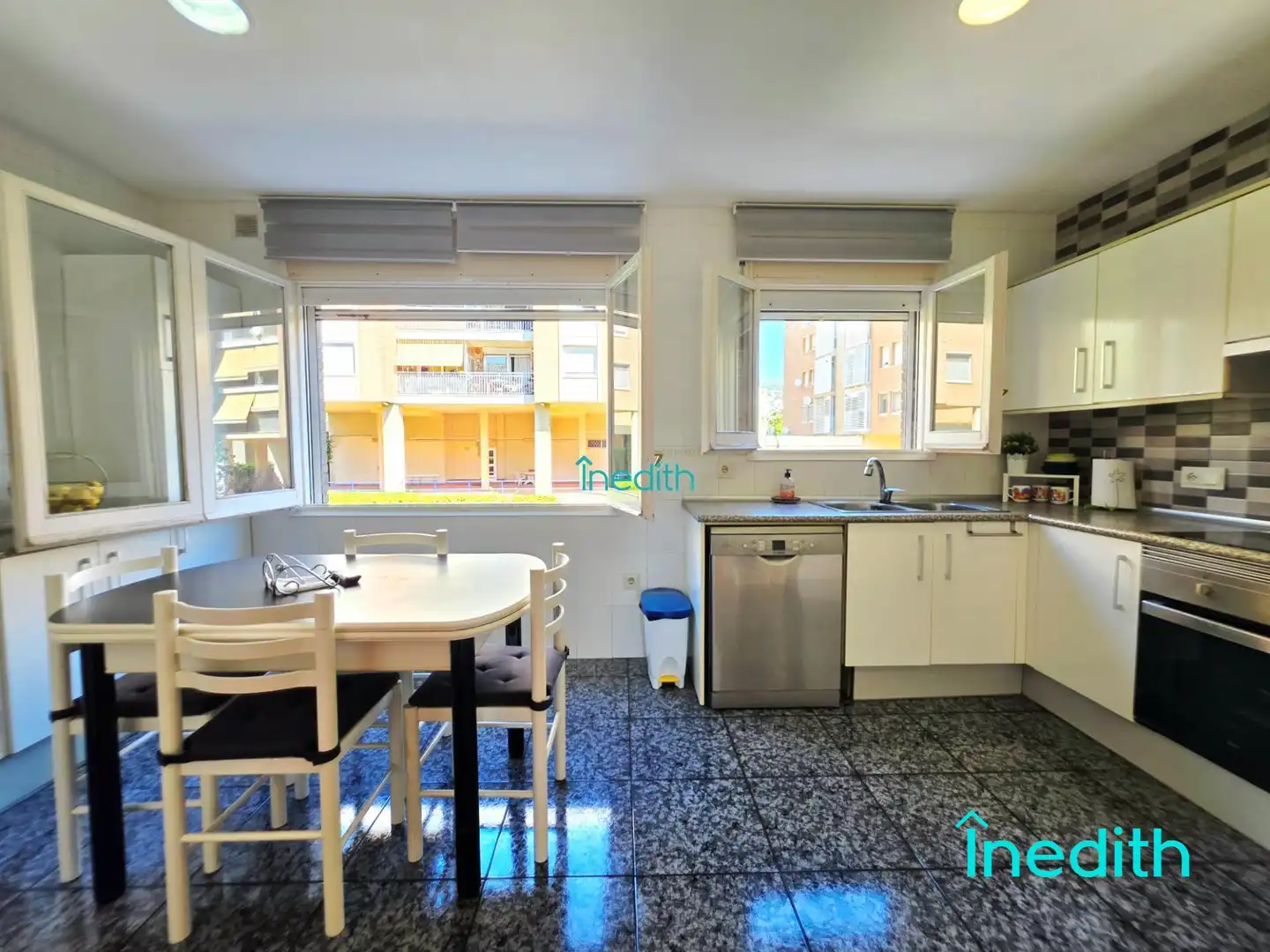 Cocina de Casa o chalet en venta en Viladecans con Calefacción, Jardín privado y Terraza