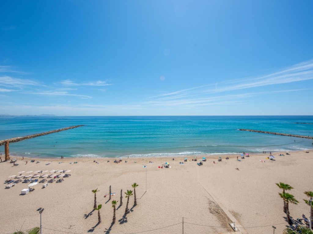 Vista exterior de Àtic en venda en El Campello amb Aire condicionat i Terrassa