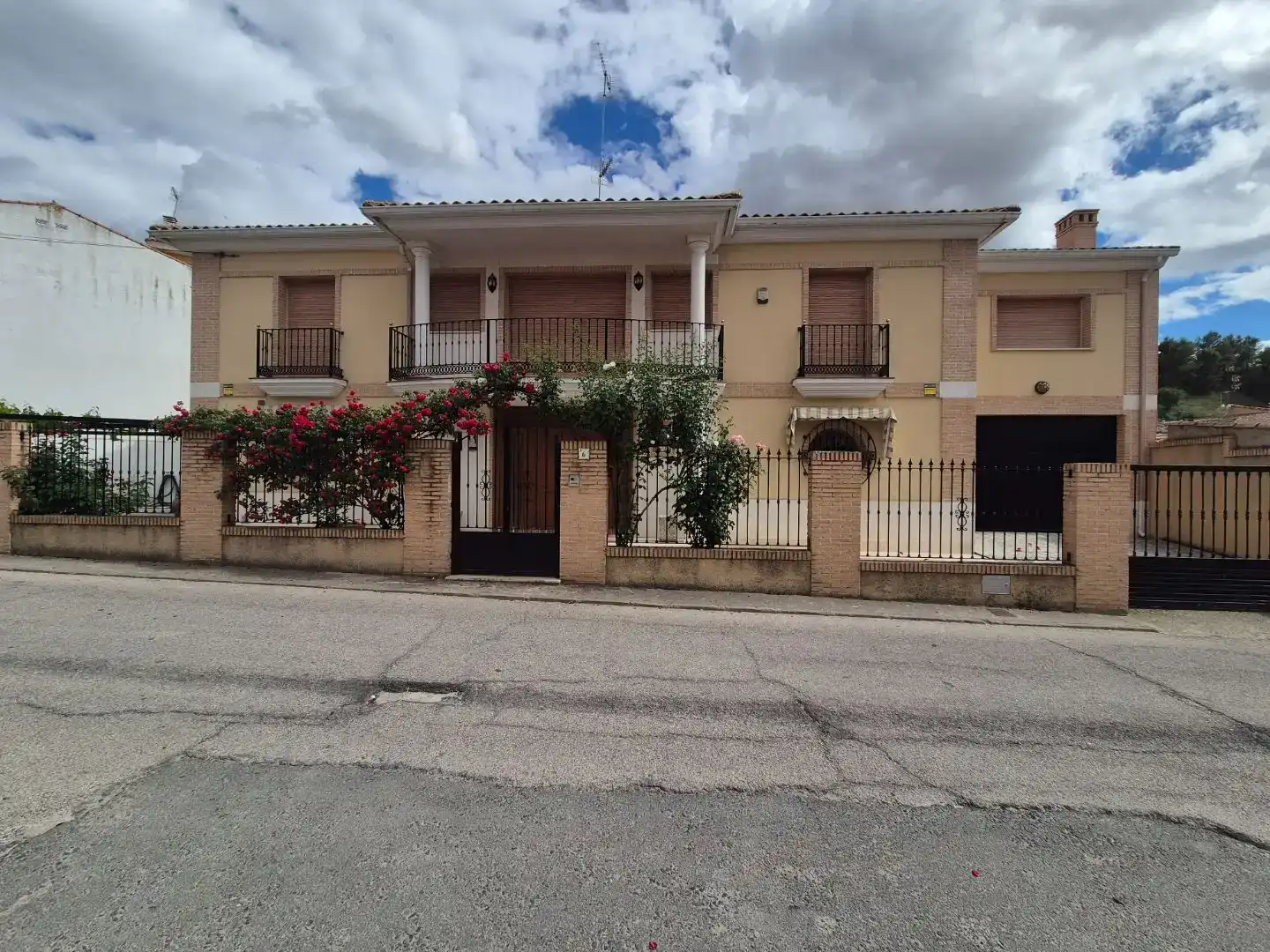 Vista exterior de Pis en venda en Borox amb Aire condicionat, Jardí privat i Traster