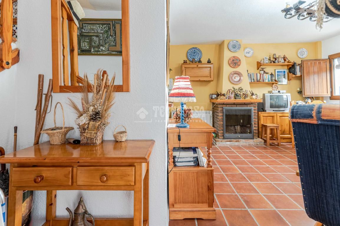 Sala d'estar de Casa adosada en venda en Bubión amb Aire condicionat, Balcó i Piscina comunitària