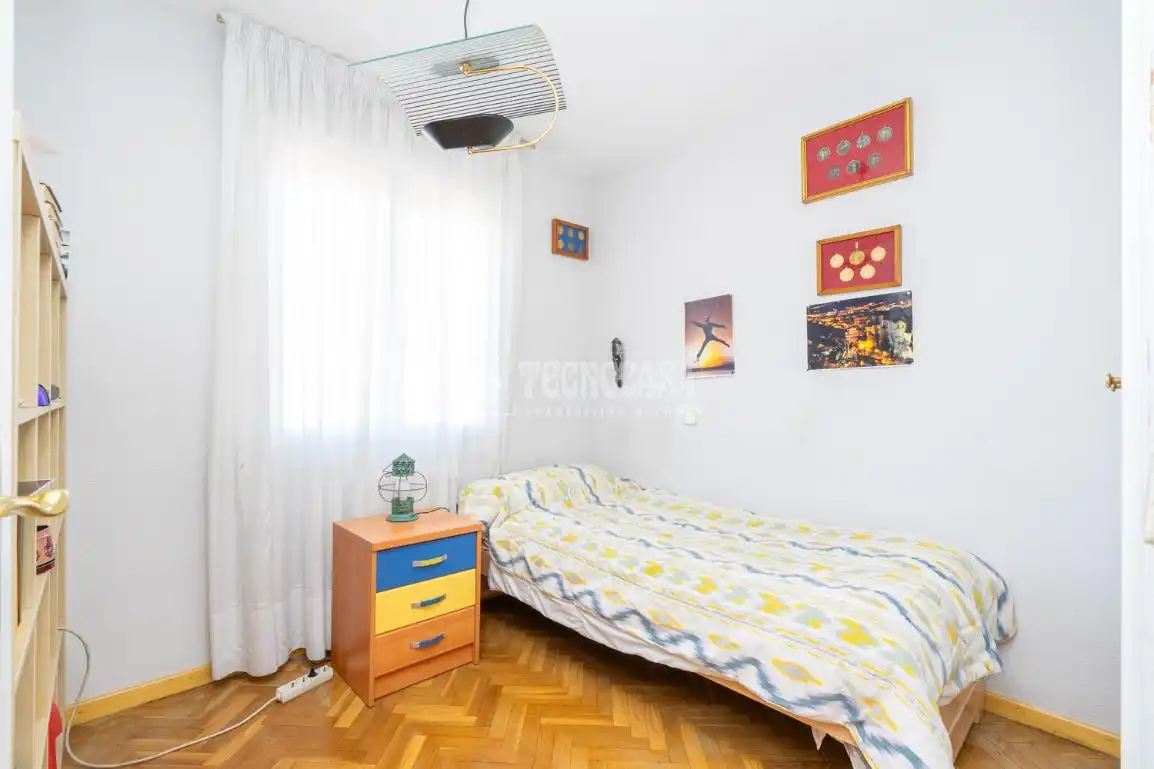 Habitación de Casa adosada en venta en Colmenar Viejo con Aire acondicionado, Jardín privado y Terraza