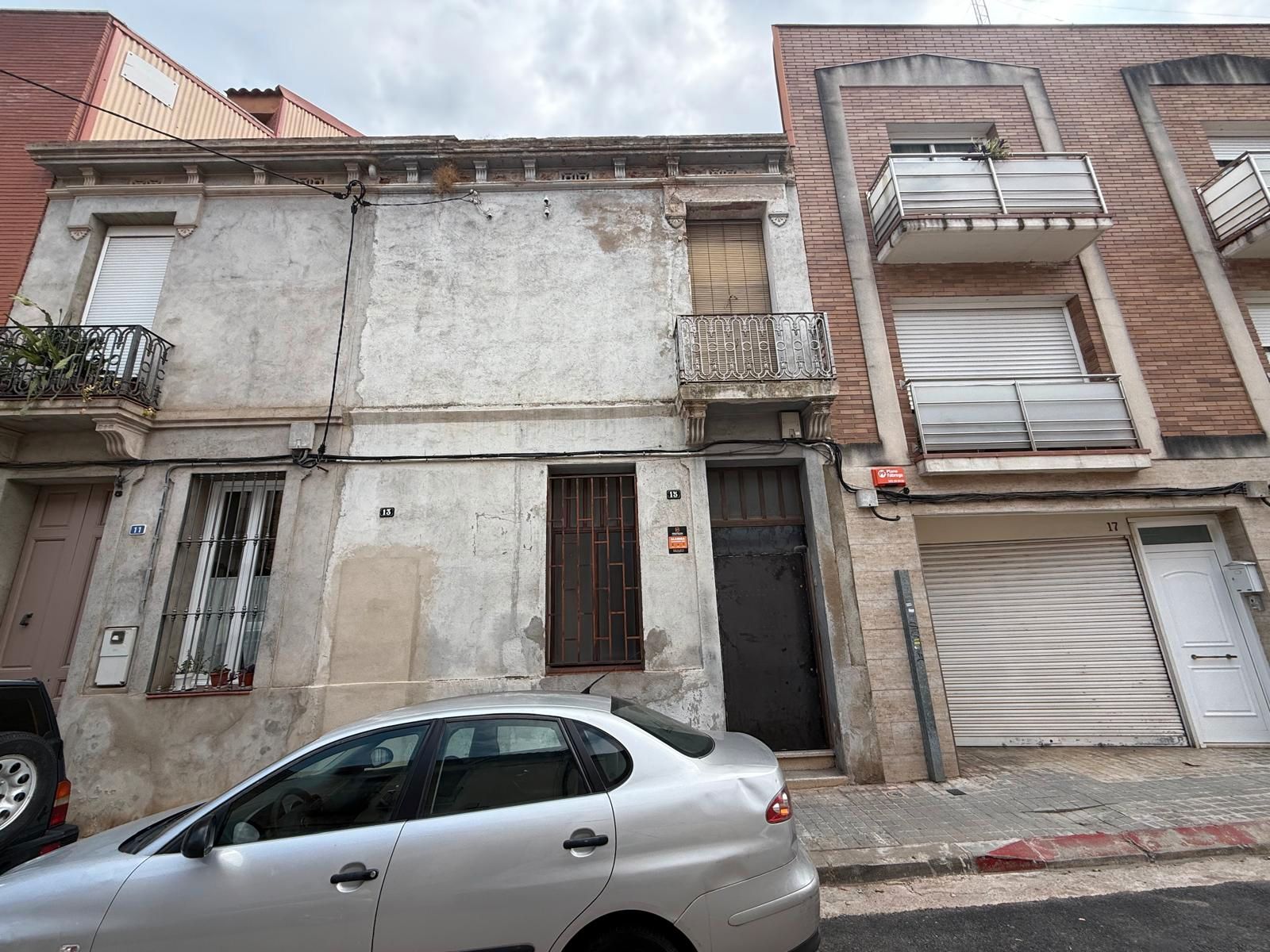 Vista exterior de Casa o xalet en venda en Sabadell amb Balcó