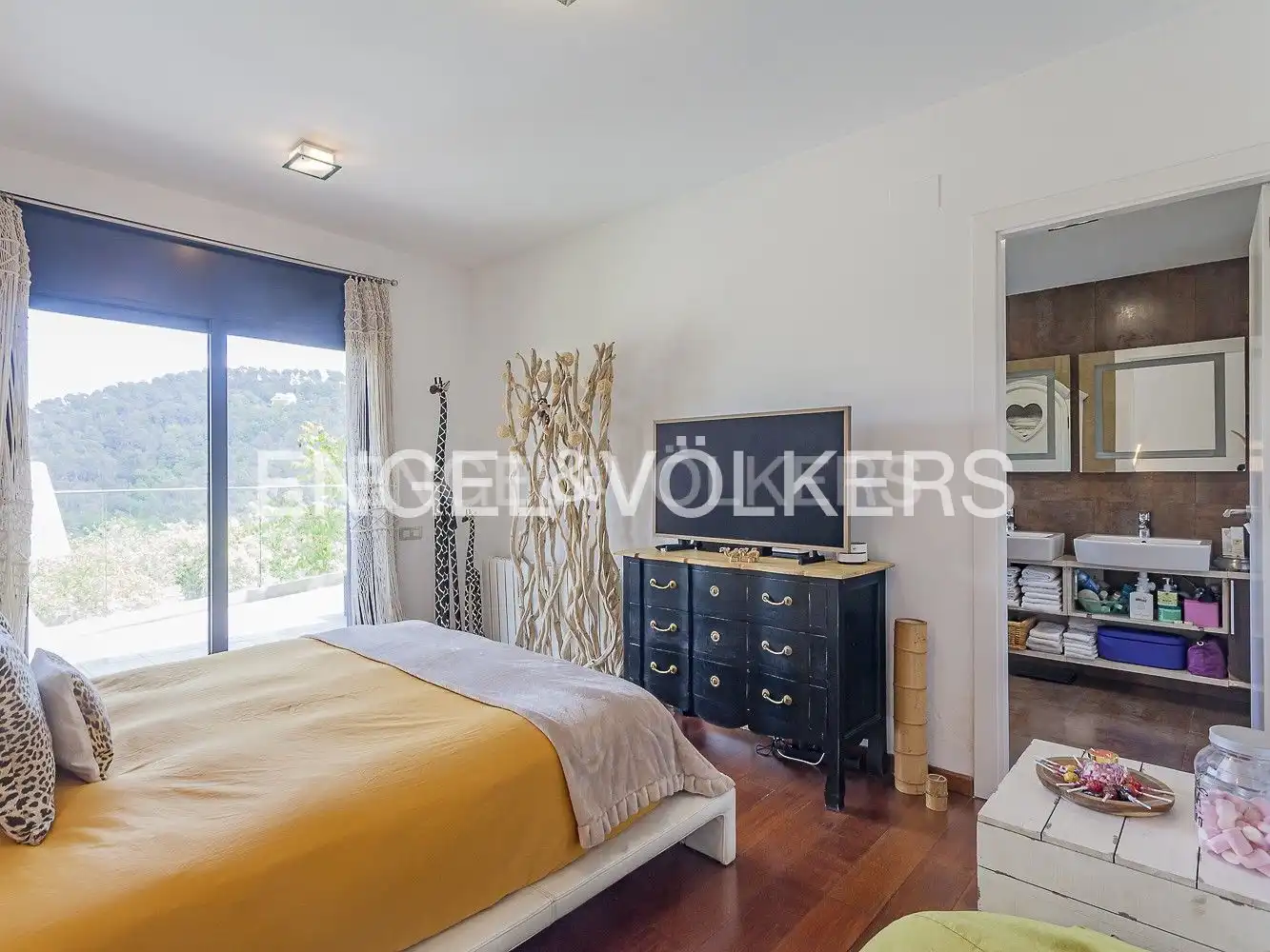 Dormitori de Casa o xalet en venda en Sant Cugat del Vallès amb Calefacció, Jardí privat i Parquet