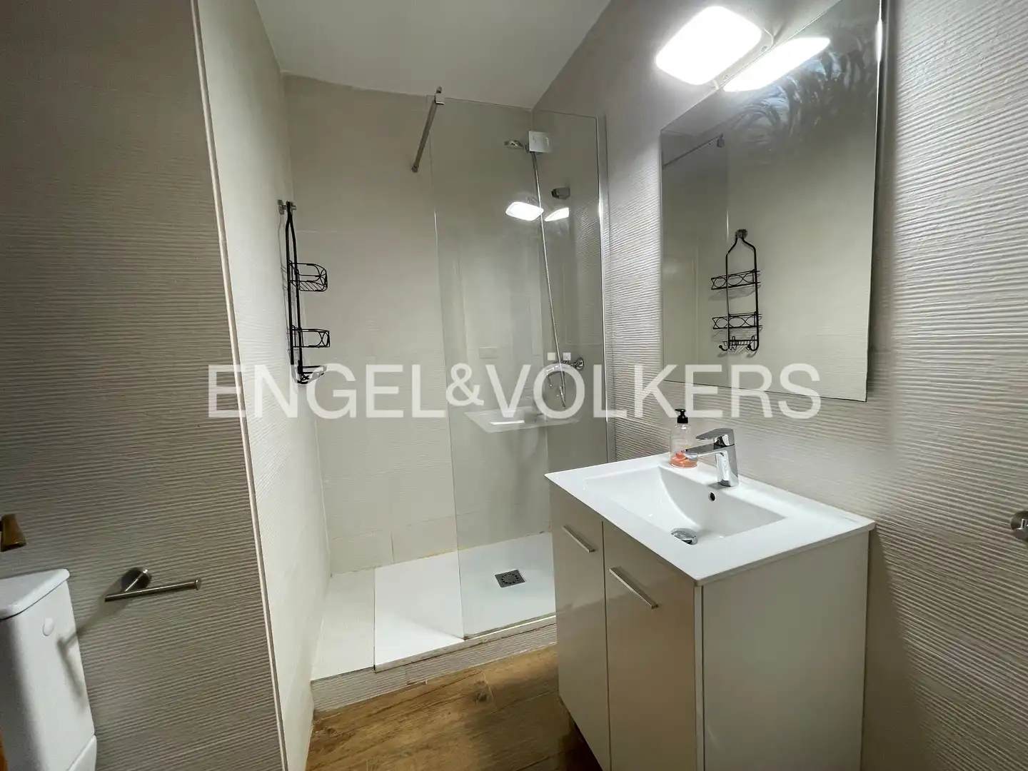 Badezimmer von Wohnung zur Miete in Valencia mit Heizung