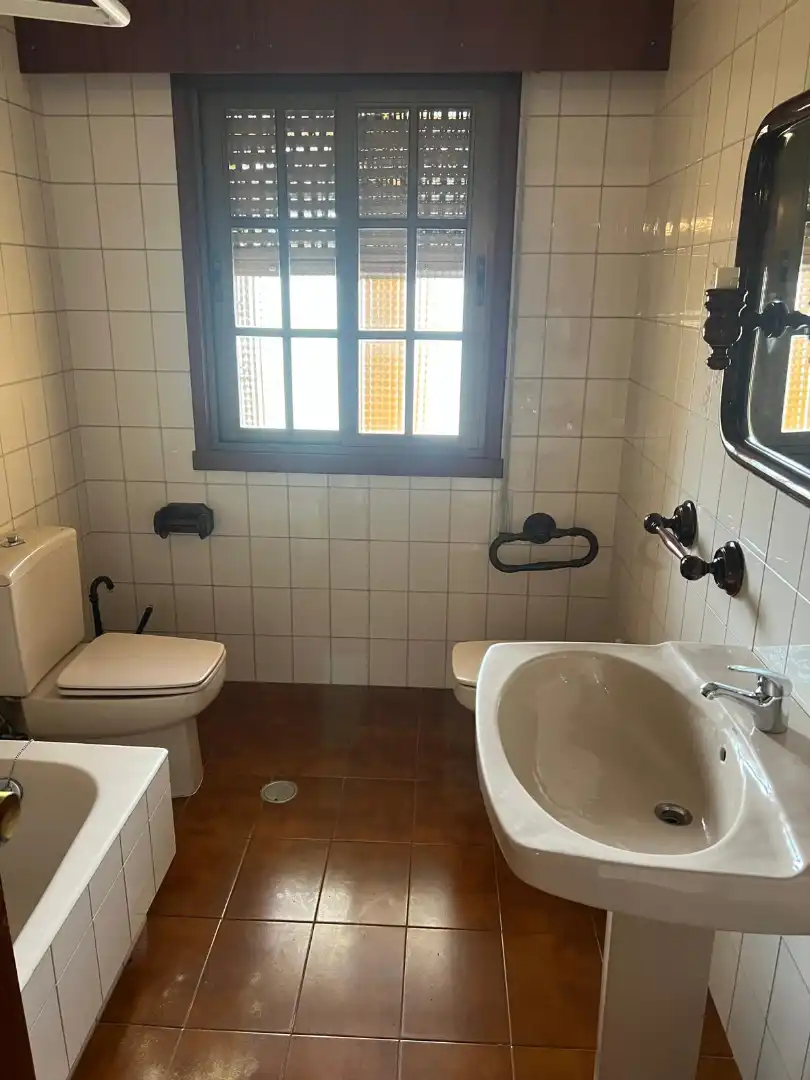 Bany de Casa o xalet en venda en Arteixo amb Jardí privat, Parquet i Terrassa