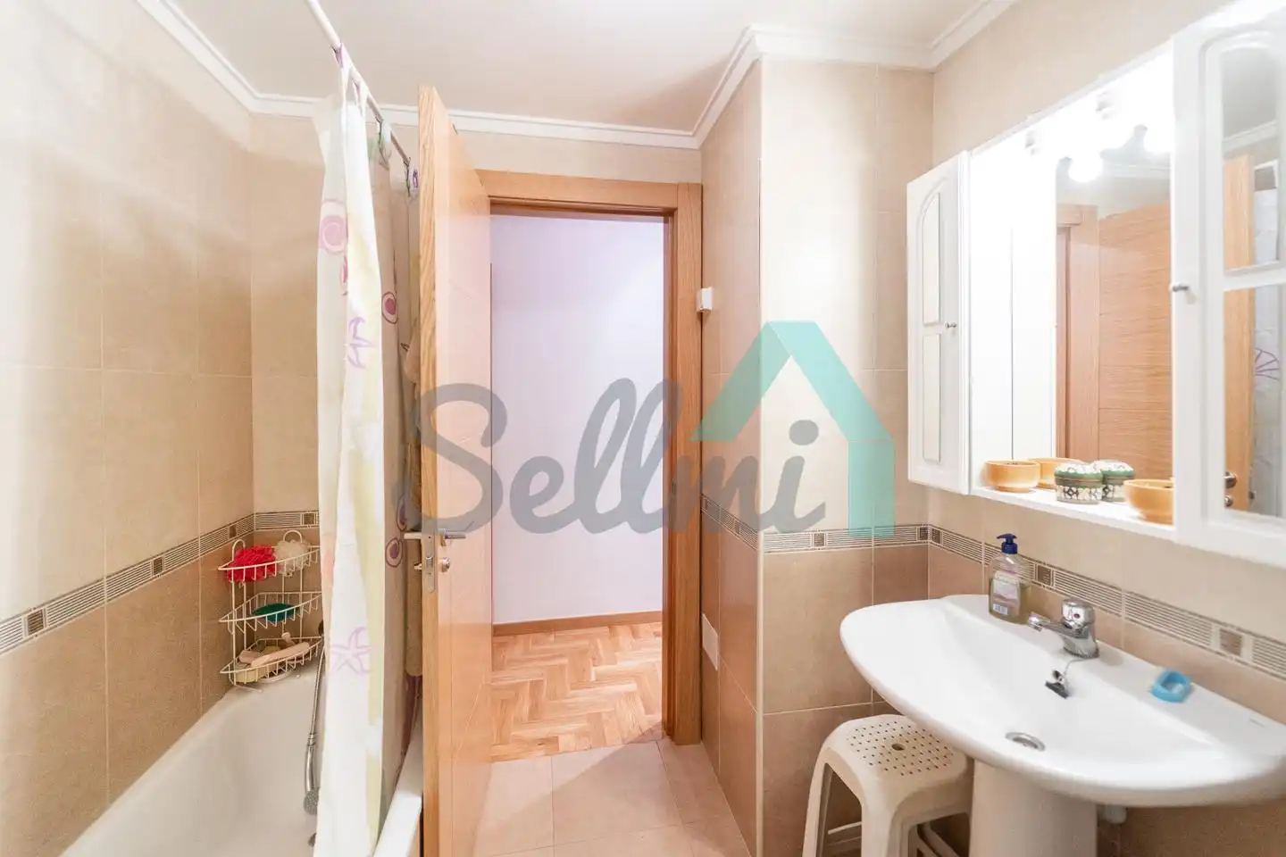 Baño de Piso en venta en San Martín del Rey Aurelio con Calefacción, Parquet y Trastero