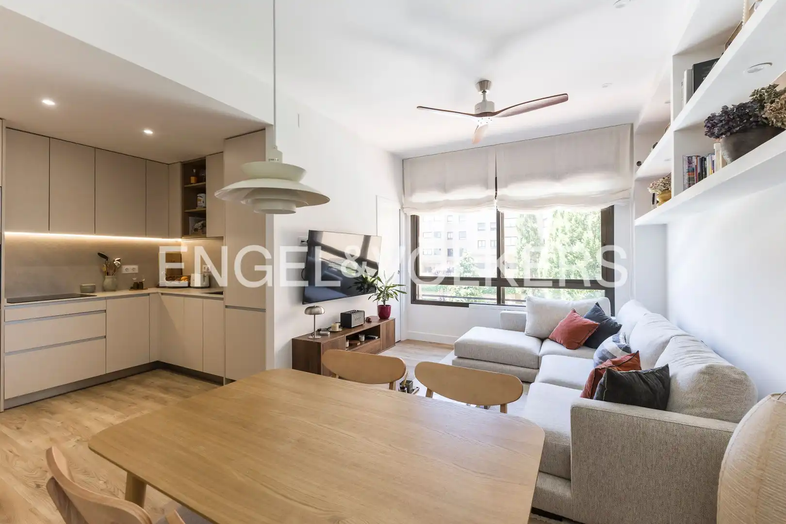 Living room of Flat for sale in Madrid  with Air Conditioner, Heating and Swimming Pool