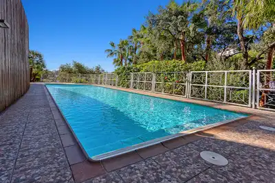 Piscina de Casa o xalet en venda en Marbella amb Aire condicionat, Calefacció i Jardí privat