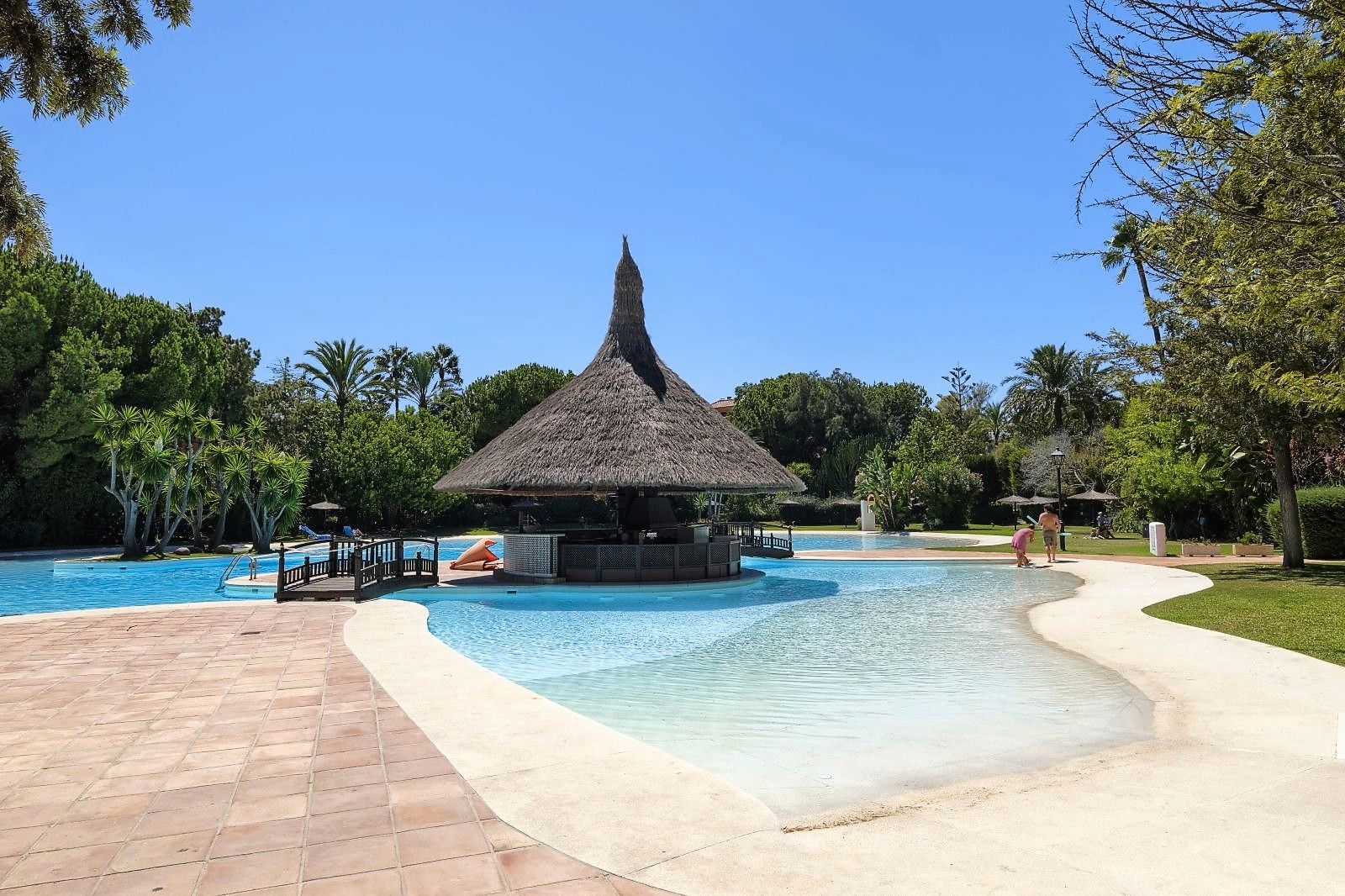 Piscina de Apartament en venda en Estepona amb Aire condicionat, Terrassa i Traster