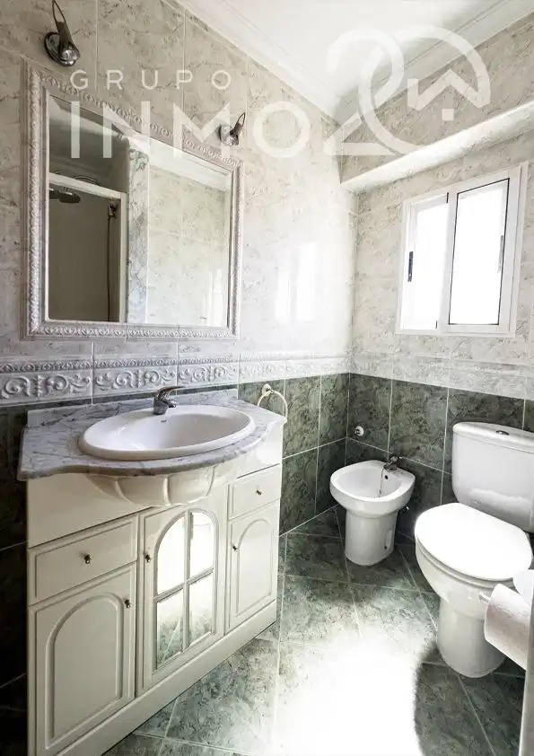 Baño de Casa adosada en venta en Sueca con Aire acondicionado, Calefacción y Jardín privado