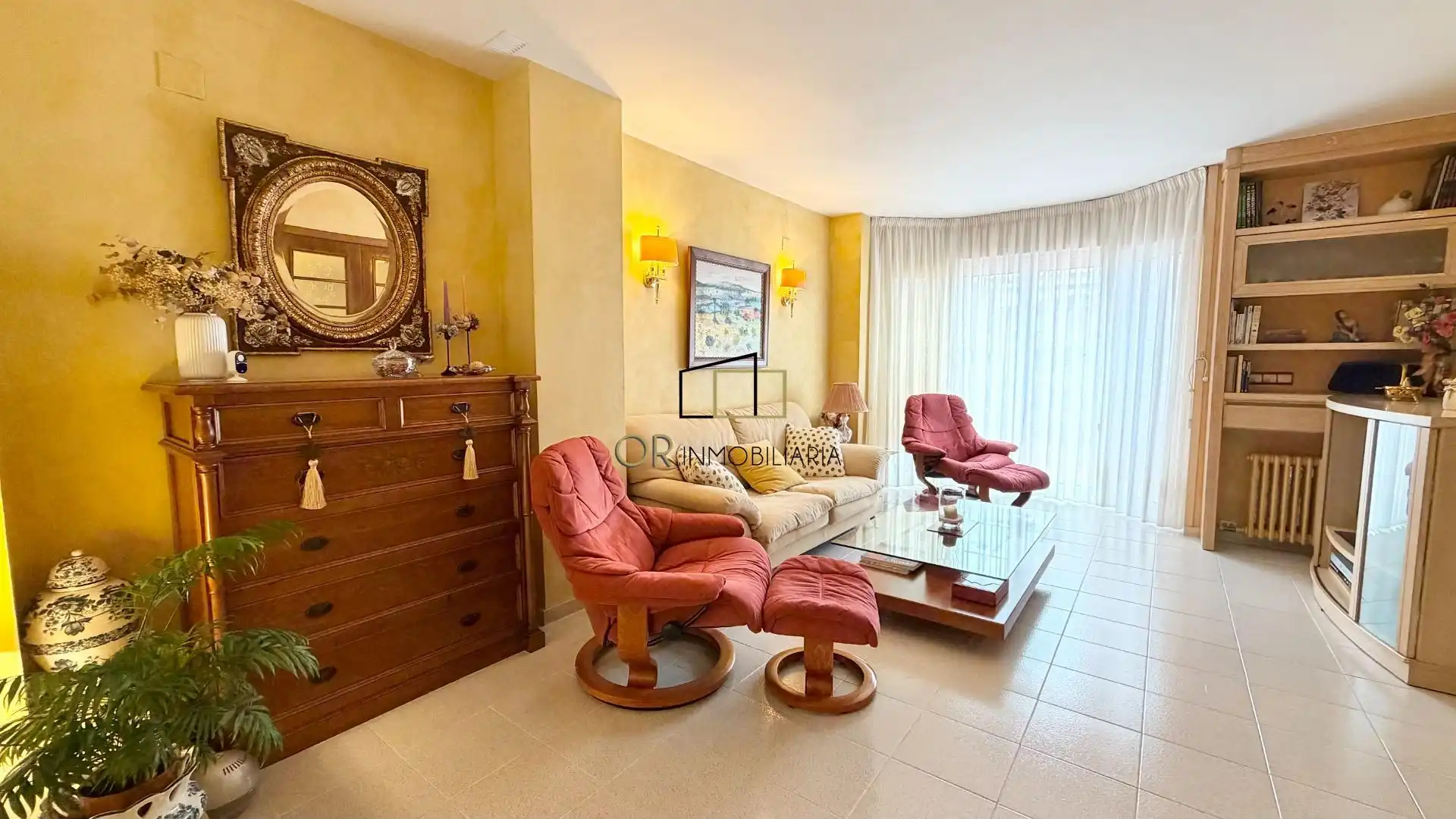 Sala d'estar de Casa o xalet en venda en Vilafranca del Penedès amb Aire condicionat, Calefacció i Jardí privat