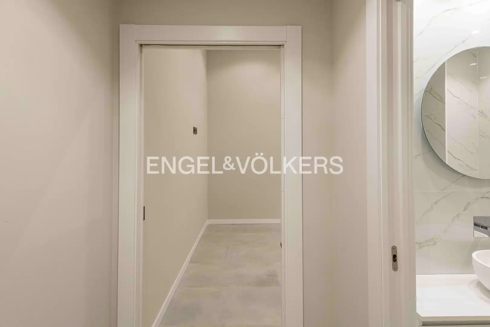 Ground floor for sale in Barcelona  with Air Conditioner and Heating