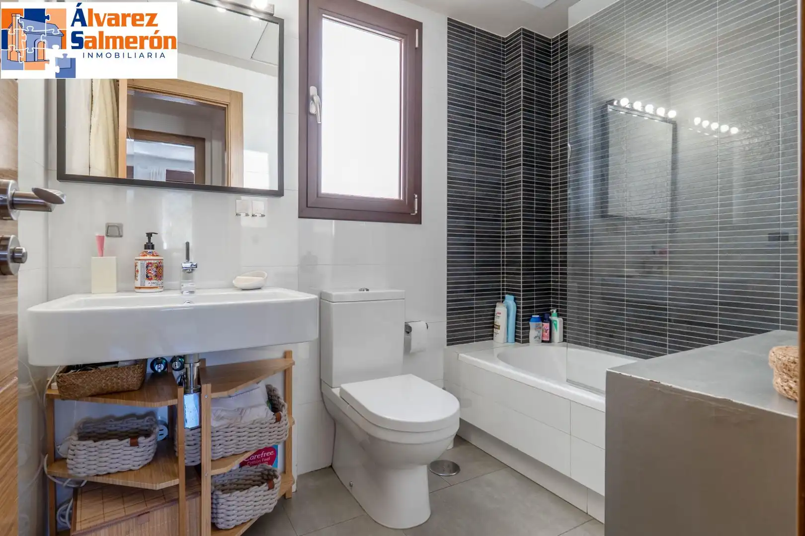 Baño de Casa adosada en venta en Granada con Aire acondicionado y Terraza