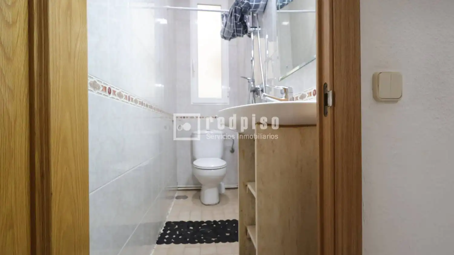 Baño de Piso de alquiler en Madrid con Calefacción y Amueblado