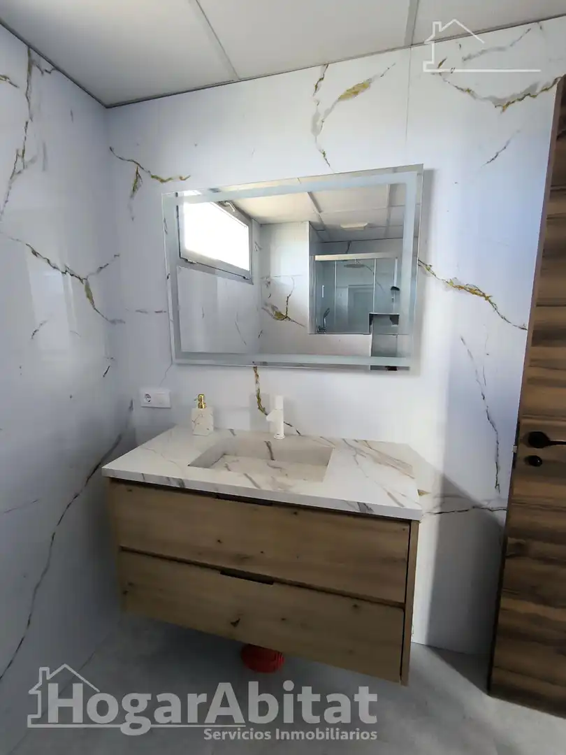 Bathroom of Attic for sale in Torrent  with Air Conditioner, Heating and Terrace