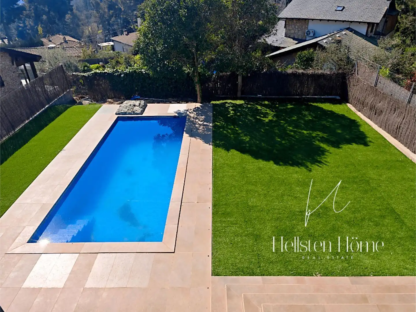 Piscina de Casa o xalet en venda en Corbera de Llobregat amb Jardí privat, Terrassa i Traster