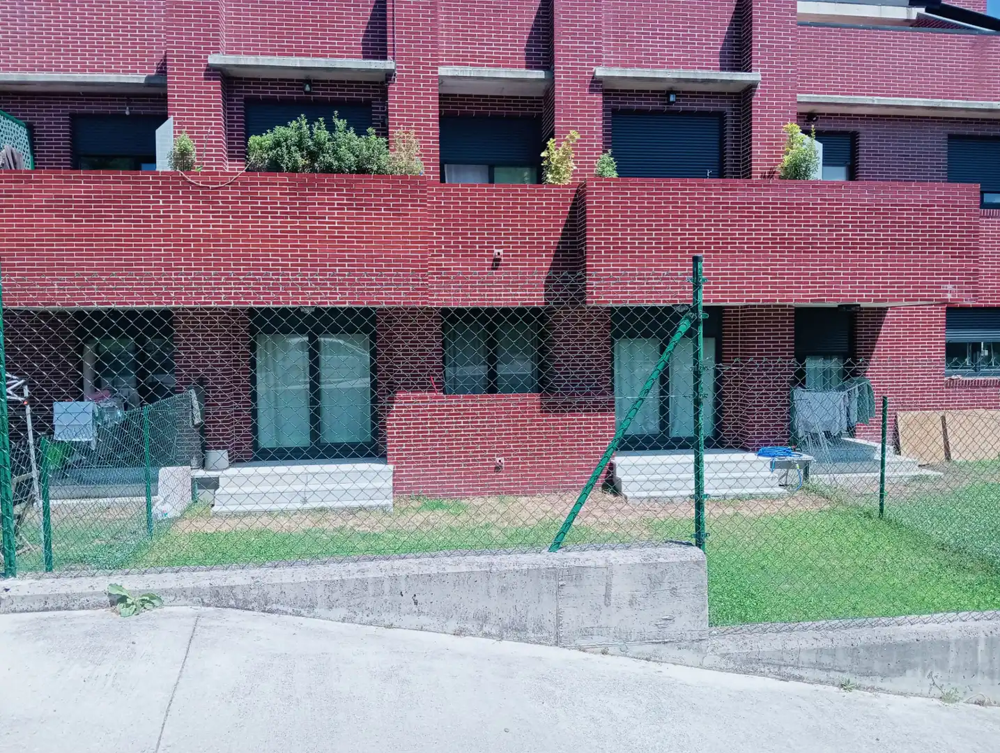 Vista exterior de Piso de alquiler en Miengo con Calefacción, Jardín privado y Parquet