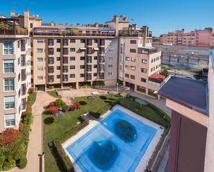 Swimming pool of Flat for sale in  Madrid Capital  with Heating, Private garden and Swimming Pool
