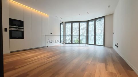 Exclusivo piso de diseño a estrenar, con 3 dormitorios y acabados de lujo y en pleno centro de Andorra la Vella.