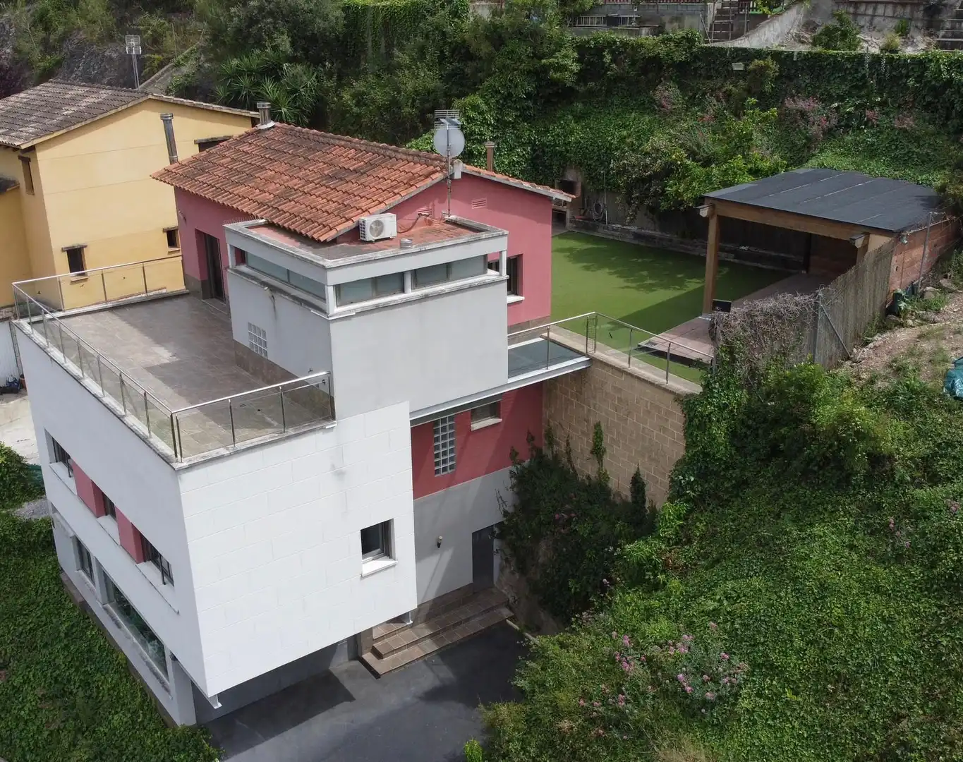 Vista exterior de Casa o chalet en venta en Vallirana con Aire acondicionado, Calefacción y Terraza