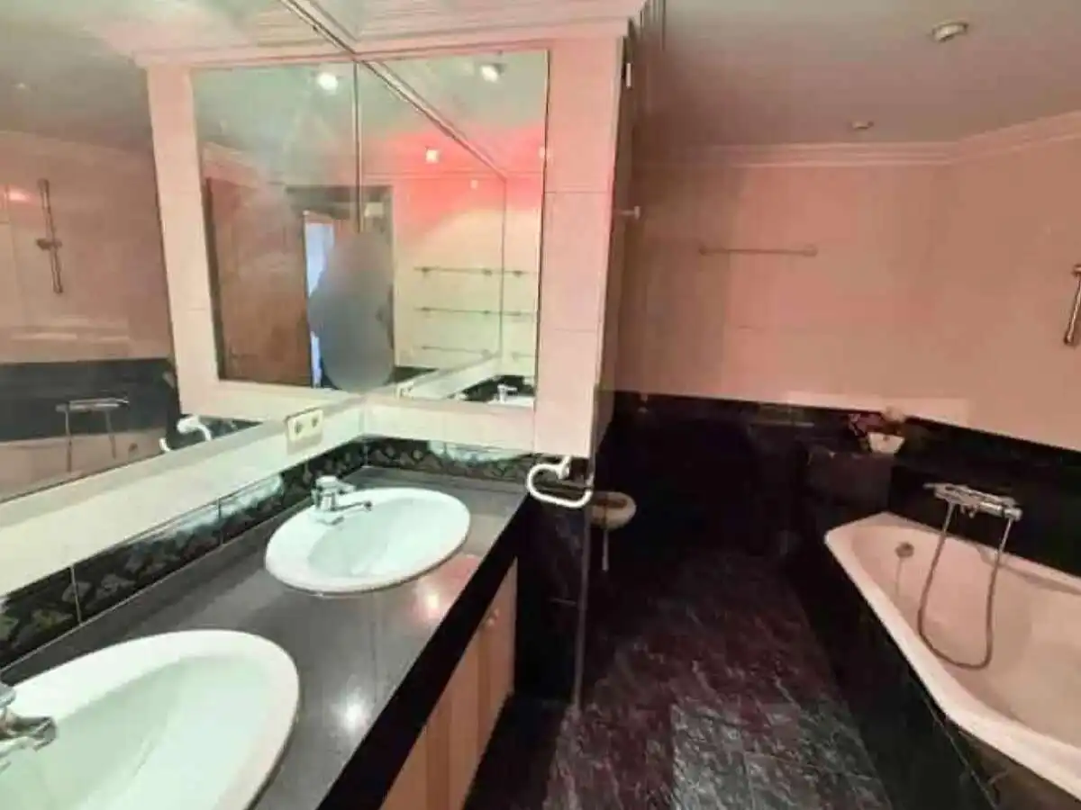 Bathroom of Flat for sale in Vic  with Heating, Terrace and Storage room