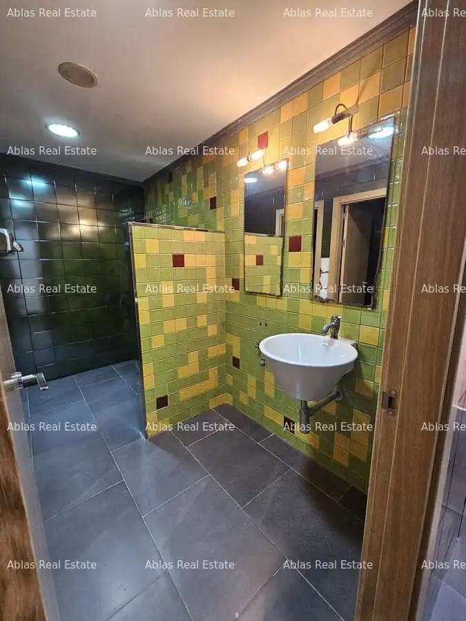 Badezimmer von Fabrikhallen zur Miete in Catarroja