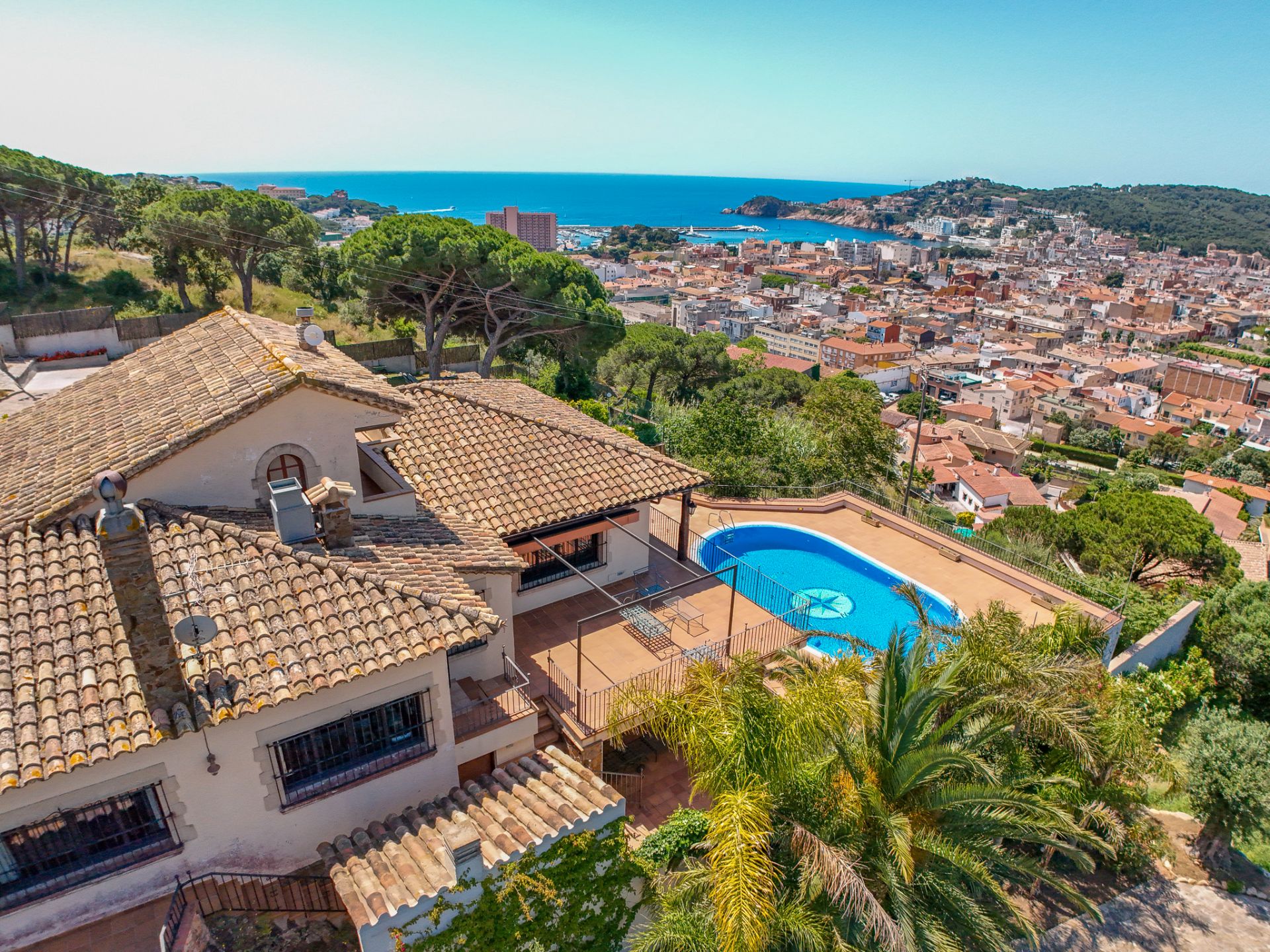 Exterior view of House or chalet for sale in Sant Feliu de Guíxols  with Air Conditioner, Heating and Private garden