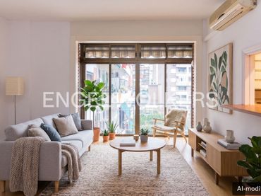Piso con balcón en venta en Eixample