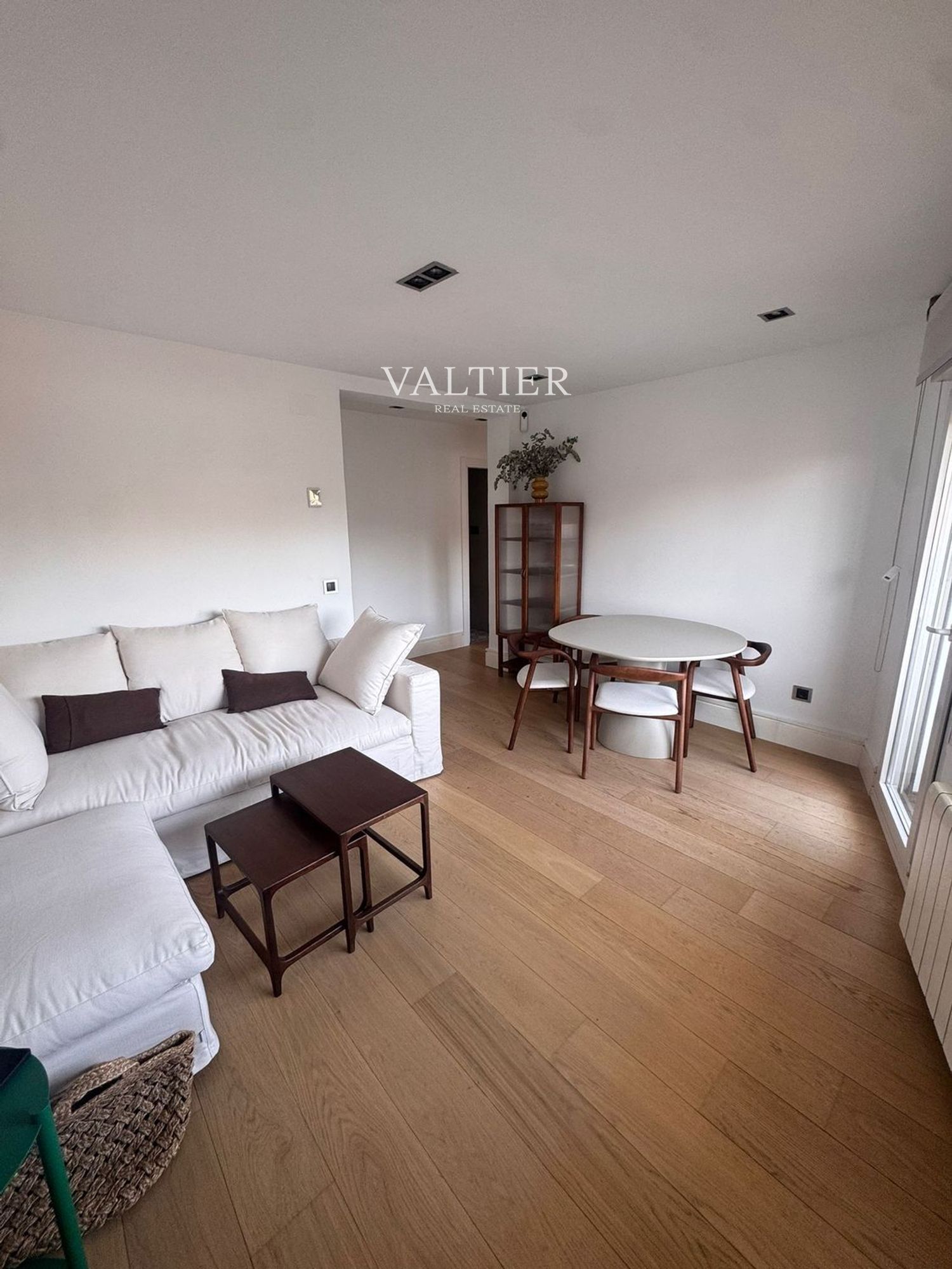 Living room of Flat for rent in  Madrid Capital  with Terrace and Furnished