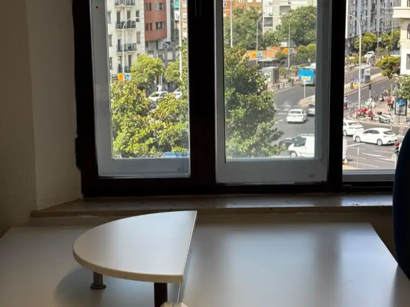 Büro zur Miete in Madrid mit Klimaanlage, Heizung und Möbliert