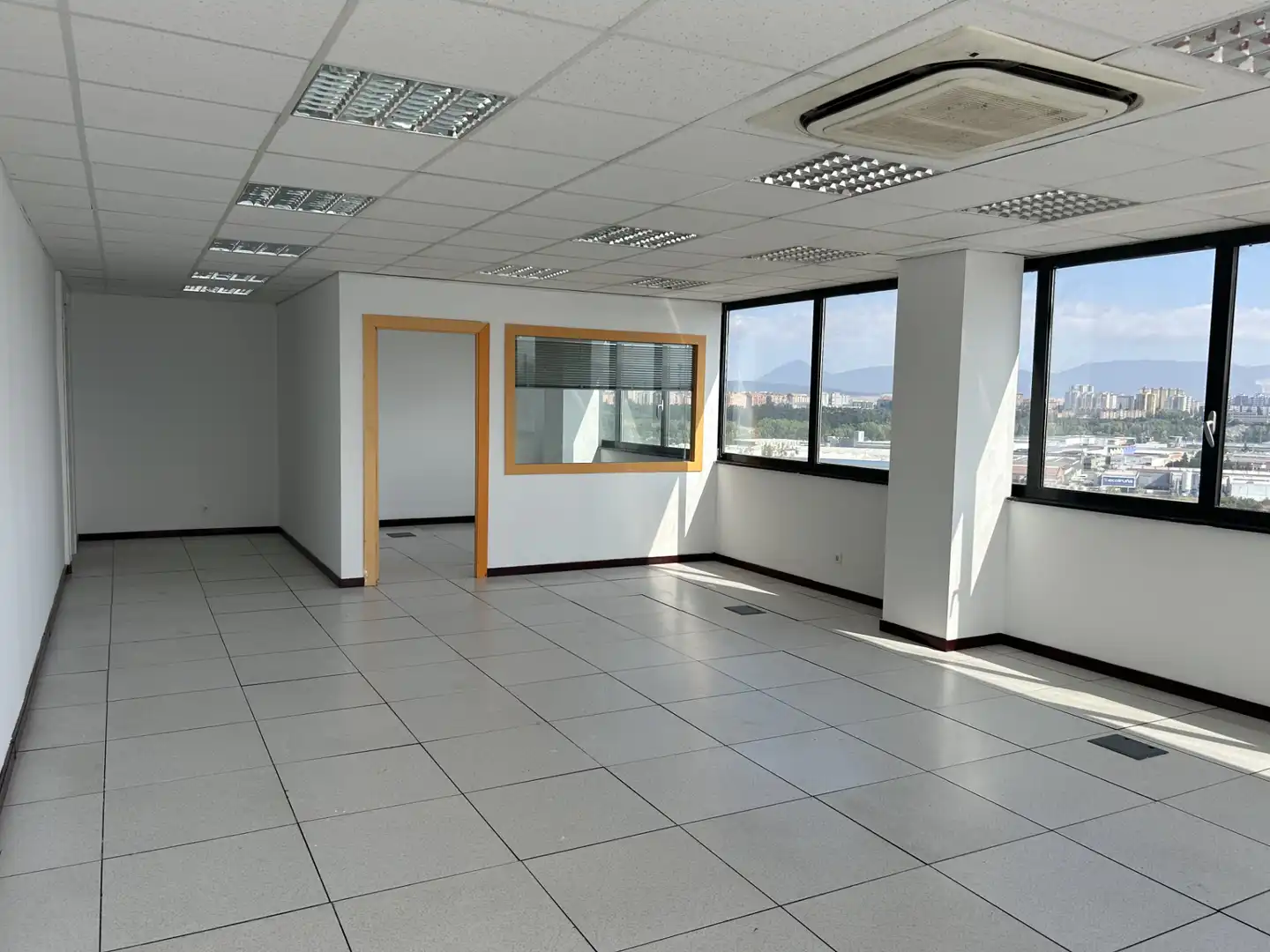 Office space with lift to rent in Polígono Parque Empresarial la Muga 6, imagen 13