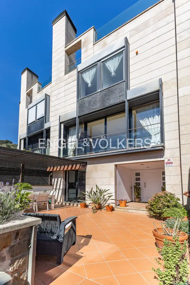 Vista exterior de Casa o xalet en venda en  Barcelona Capital amb Aire condicionat, Calefacció i Jardí privat