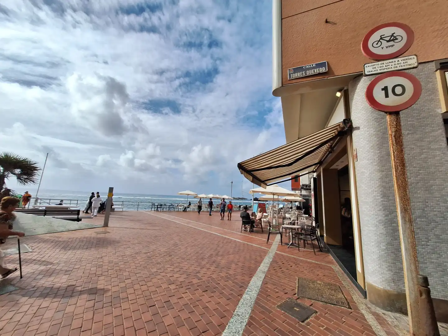 Außenansicht von Wohnungen zur Miete in Las Palmas de Gran Canaria mit Möbliert, Waschmaschine und Mikrowelle