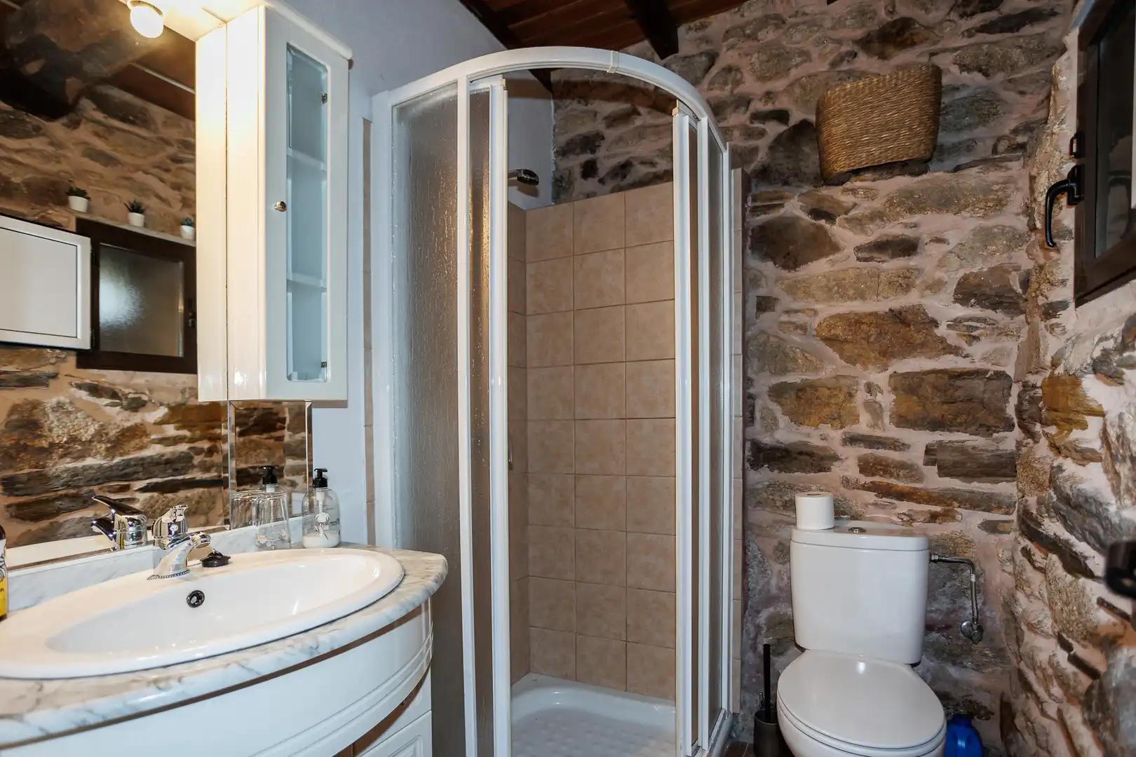 Bathroom of Country homes for sale in Guitiriz  with Furnished