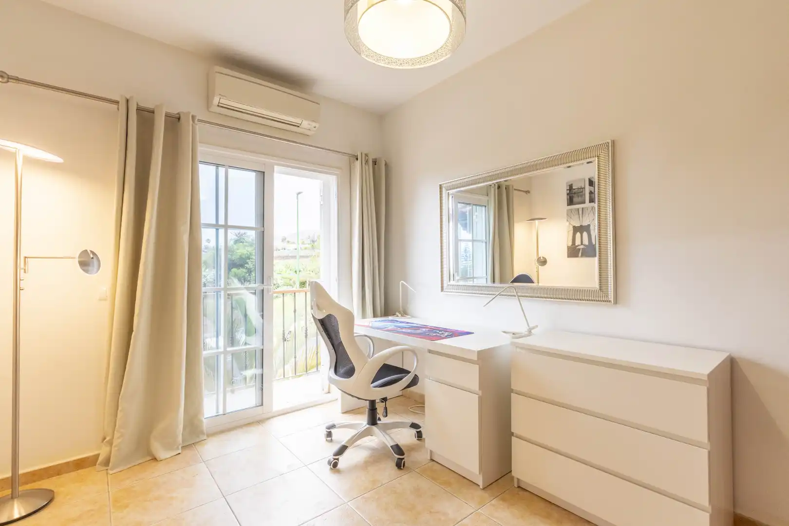 Schlafzimmer von Einfamilien-Reihenhaus zum Verkauf in Puerto de la Cruz mit Klimaanlage, Heizung und Privatgarten