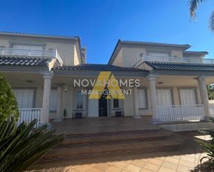 Vista exterior de Casa o xalet en venda en La Manga del Mar Menor amb Aire condicionat, Terrassa i Piscina