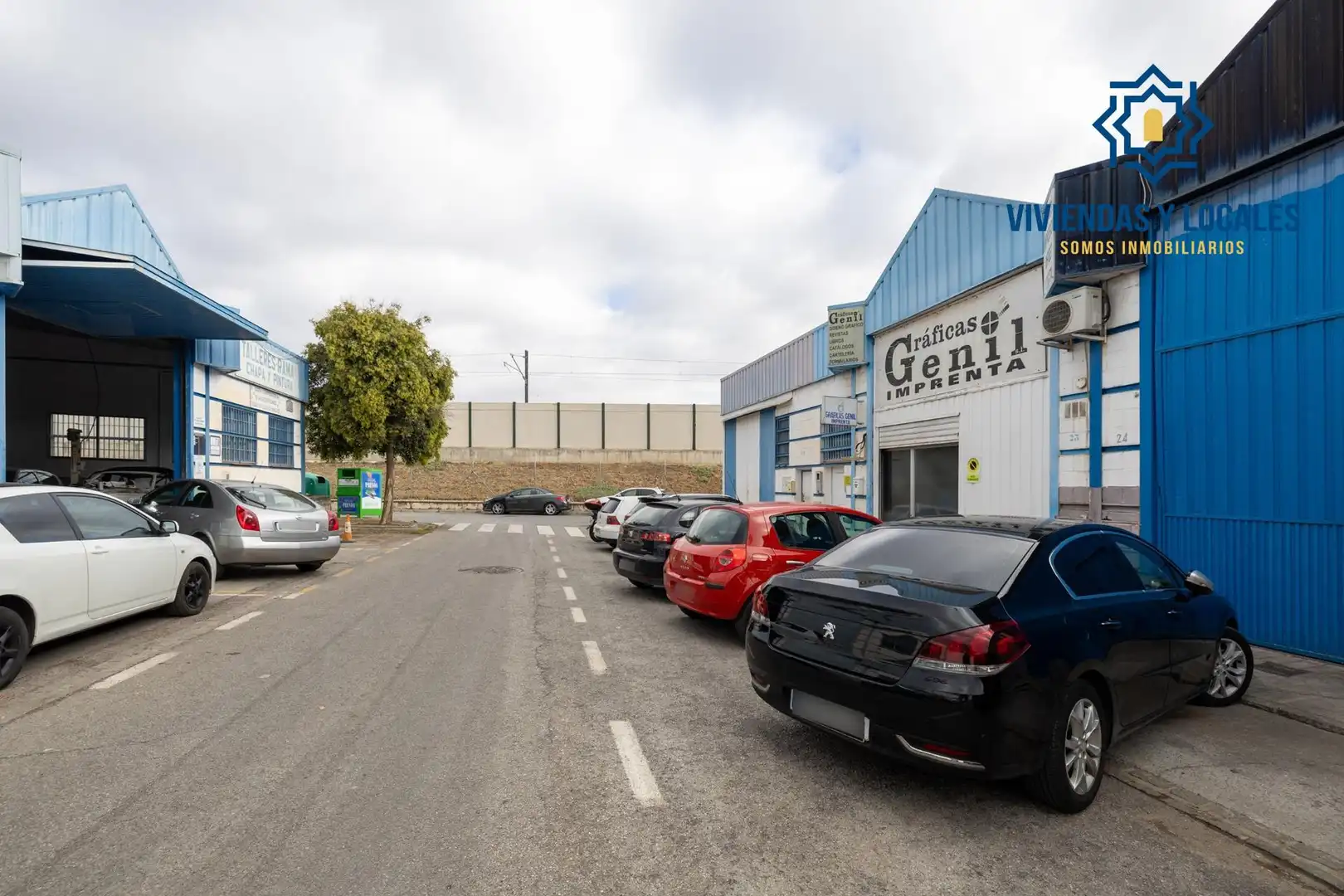Außenansicht von Fabrikhallen zur Miete in Ronda
