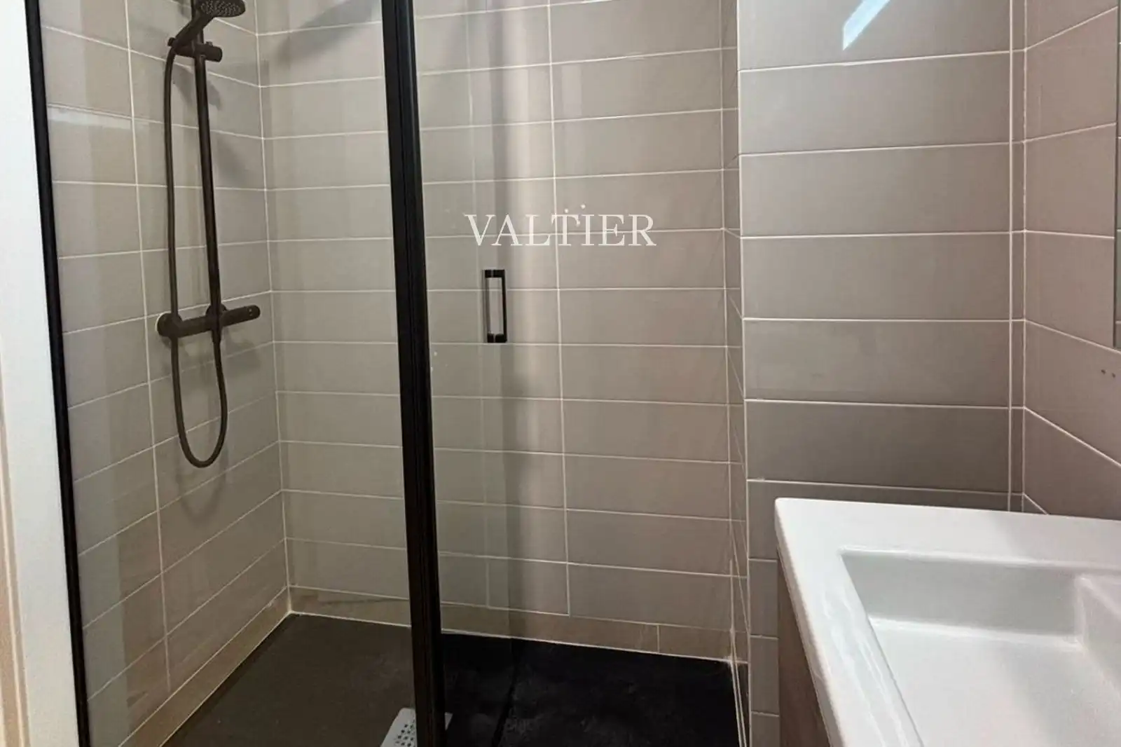 Bathroom of Flat for rent in Madrid  with Terrace