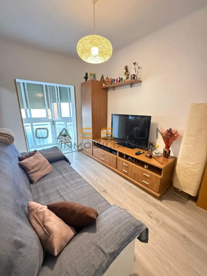 Sala de estar de Piso en venta en Cornellà de Llobregat con Calefacción y Amueblado