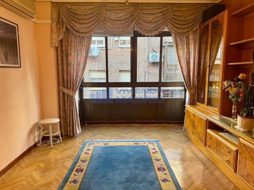 Sala d'estar de Pis en venda en  Madrid Capital amb Aire condicionat, Calefacció i Parquet