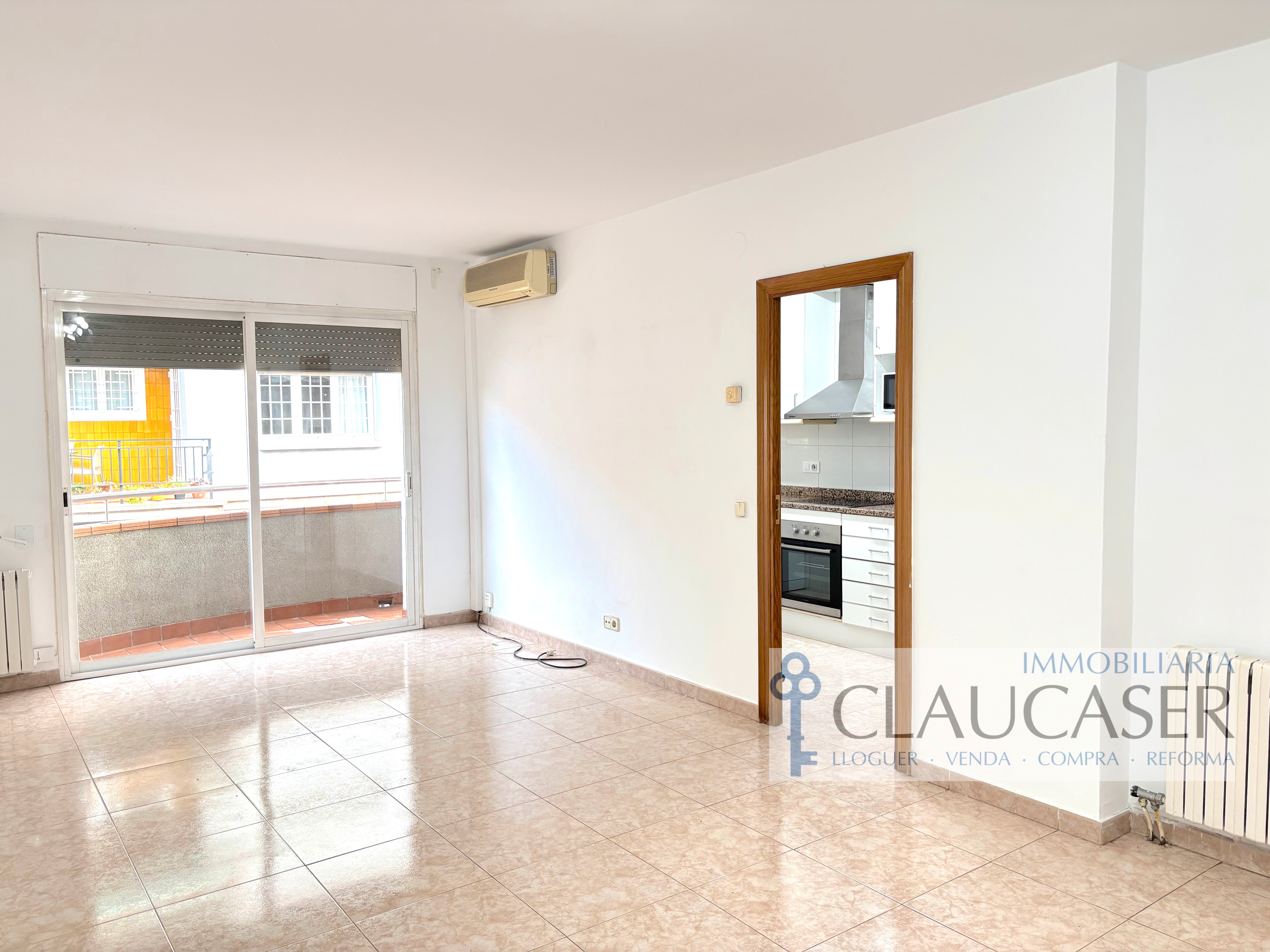 Vista exterior de Apartament de lloguer en Sabadell amb Calefacció