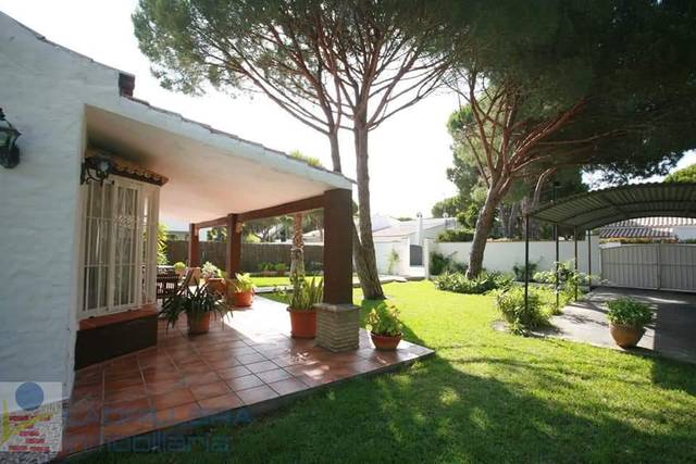 Casa-chalet en Venta en Abedul en Roche