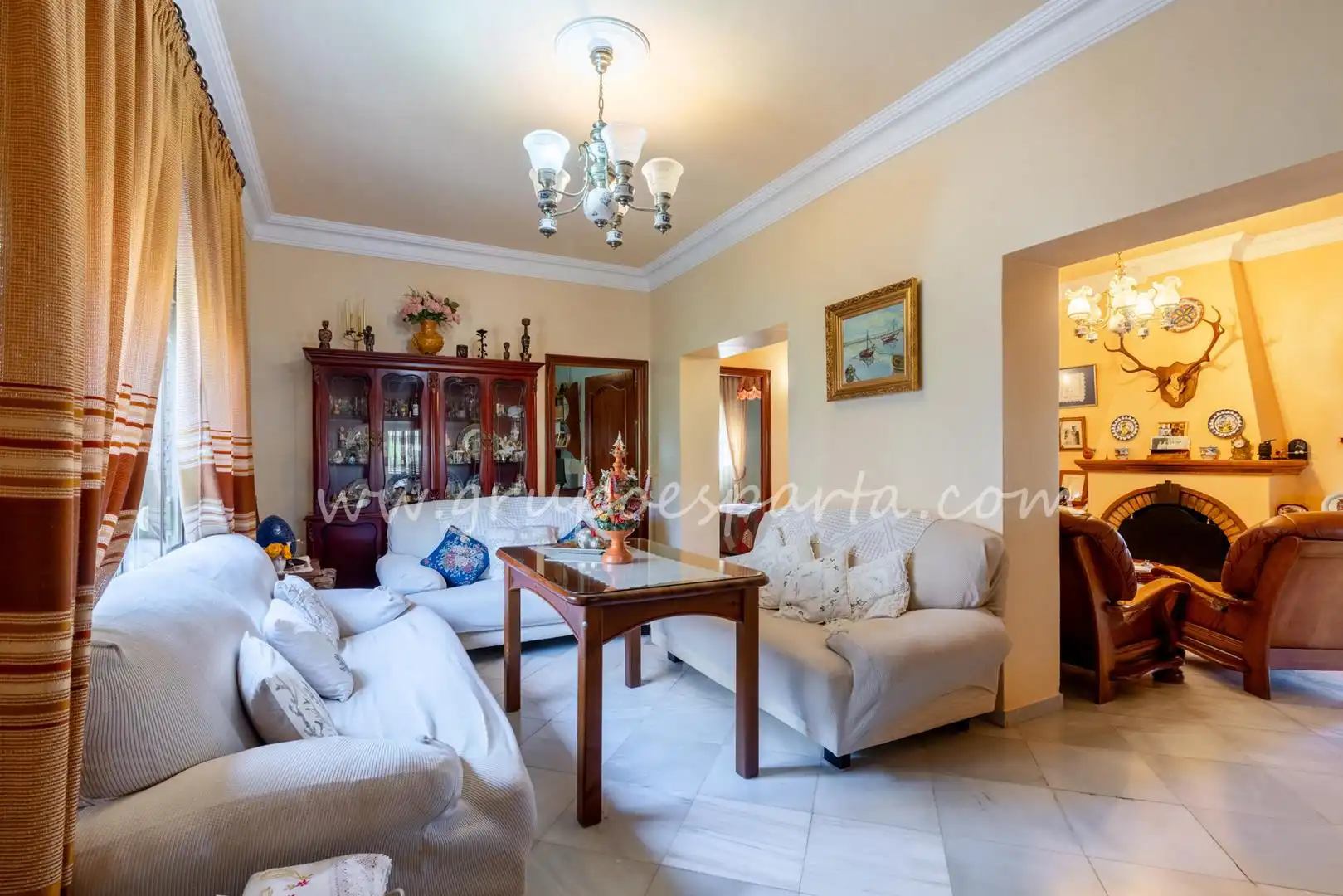 Sala d'estar de Casa o xalet en venda en Espartinas amb Aire condicionat, Jardí privat i Terrassa