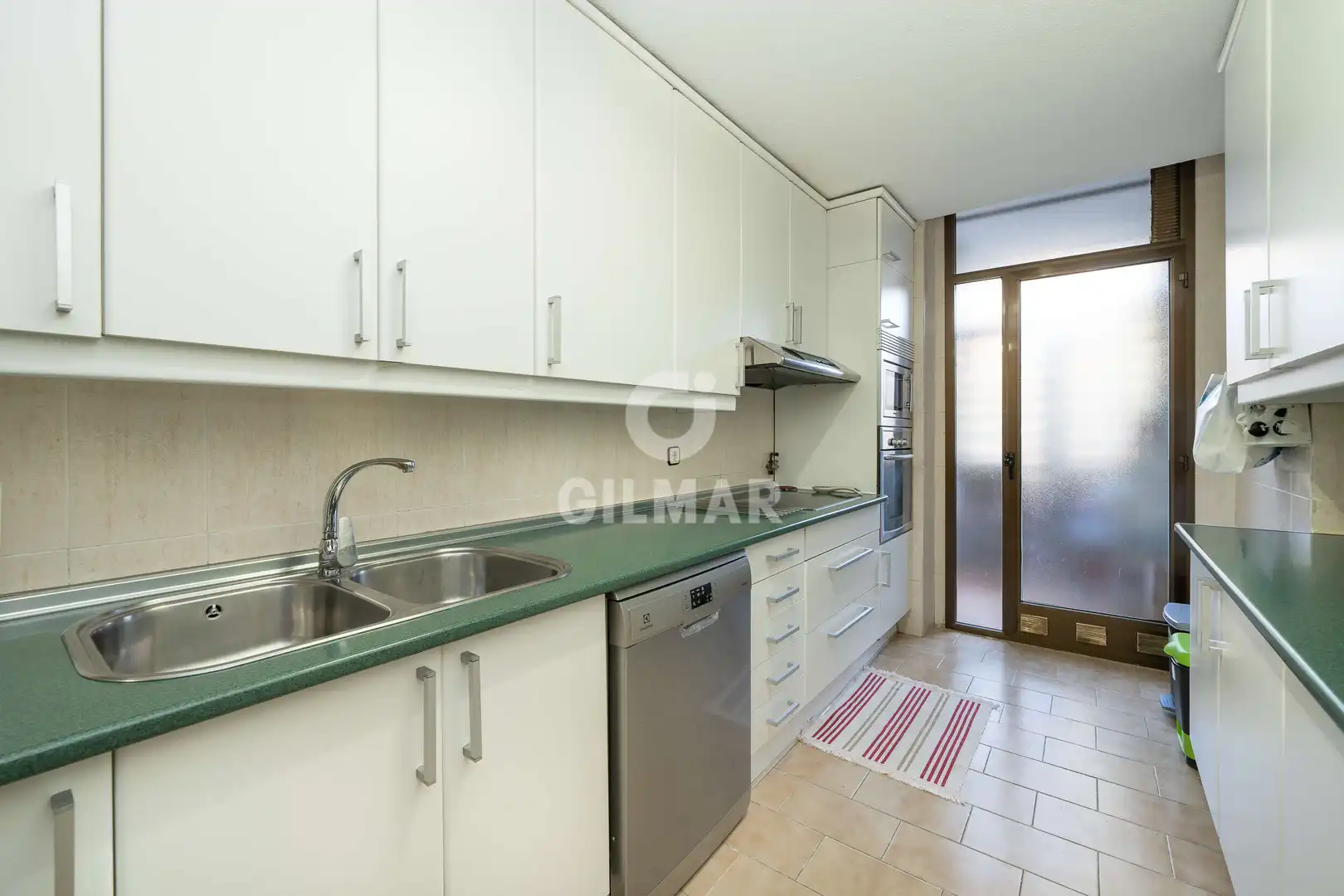 Kitchen of Flat for sale in Madrid  with Heating, Private garden and Storage room