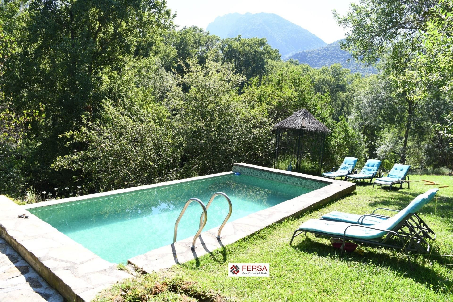 Piscina de Casa o xalet en venda en Grazalema amb Calefacció, Jardí privat i Traster