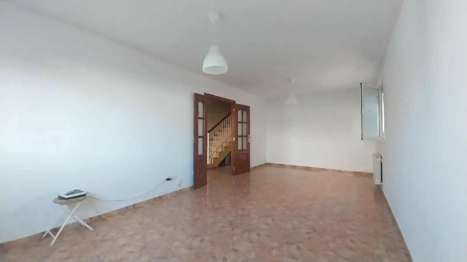 Sala d'estar de Casa adosada en venda en Tudela de Duero amb Calefacció i Terrassa