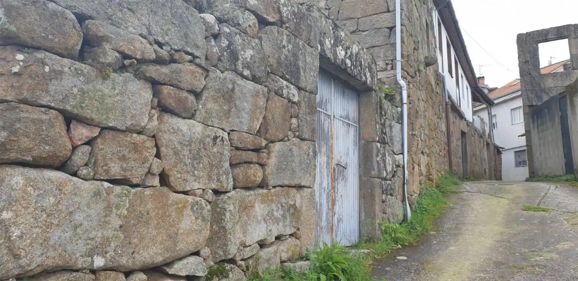 Vista exterior de Finca rústica en venda en Ourense Capital  amb Jardí privat, Traster i Moblat