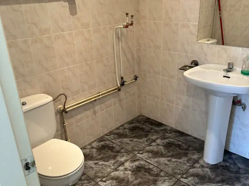 Baño de Local en venta en Medina del Campo con Aire acondicionado, Calefacción y Amueblado
