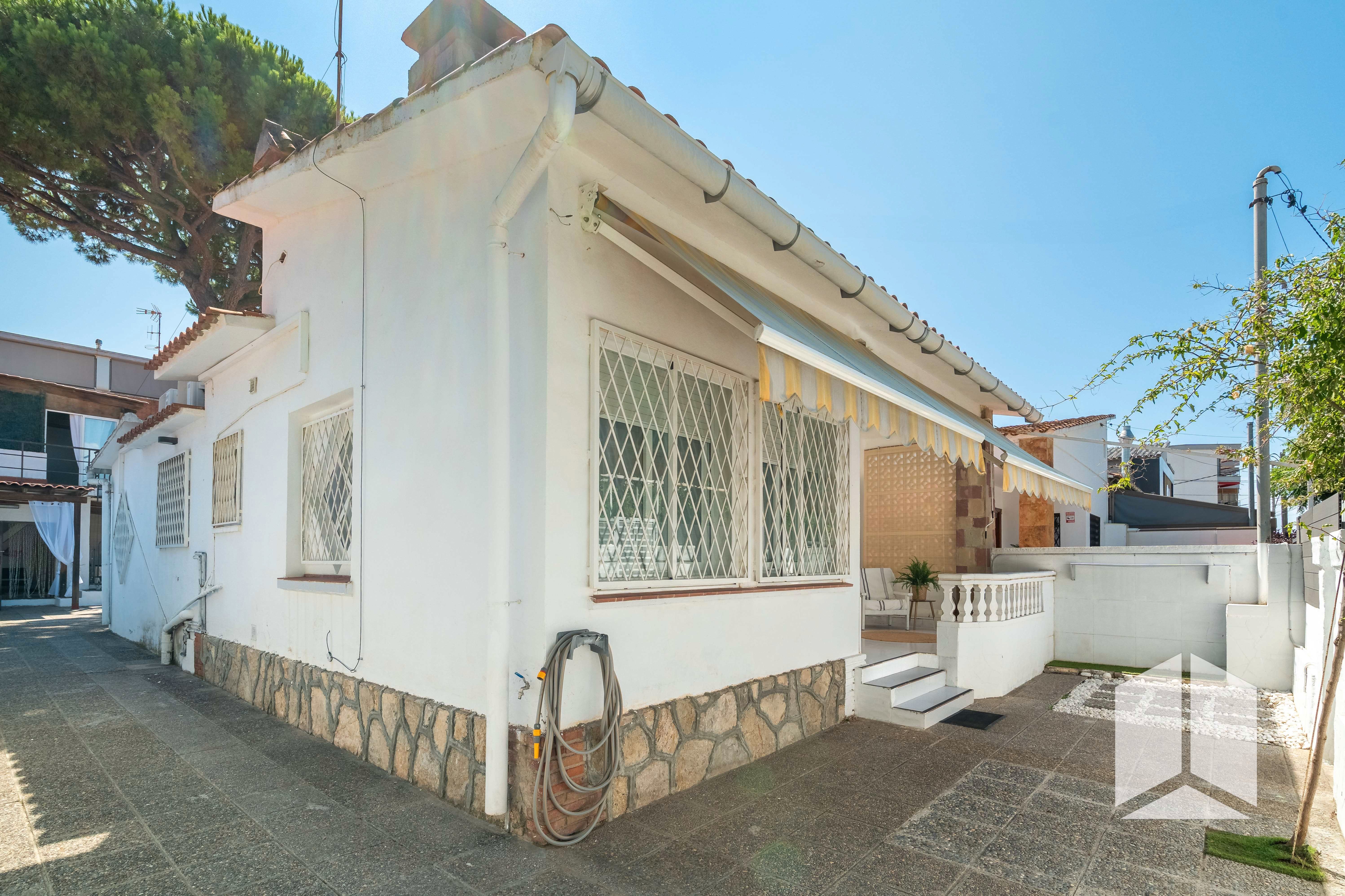 Exterior view of House or chalet for sale in Castelldefels  with Air Conditioner, Terrace and Storage room
